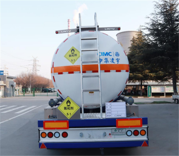中集凌宇雙氧水運輸半掛車(chē)