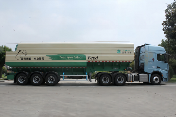 散裝雛禽飼料運輸半掛車(chē)