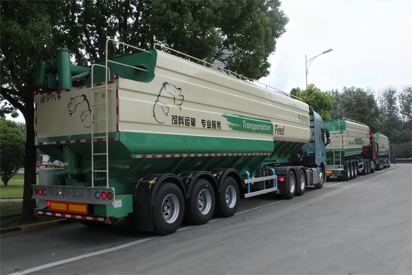散裝雛禽飼料運輸半掛車(chē)