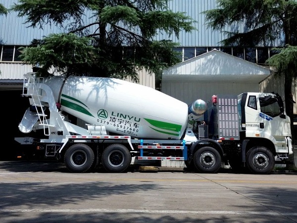 水泥罐車(chē)裝料卸料的注意事項有哪些？
