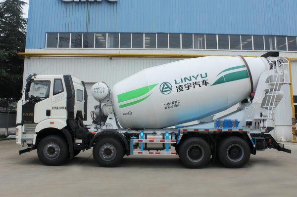 混動(dòng)攪拌車(chē)的維護成本與常規燃油車(chē)相比如何？